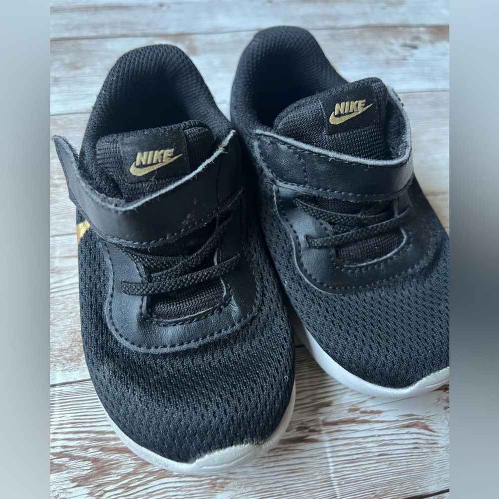 Nike Toddler Sneakers - Picture 4 of 8